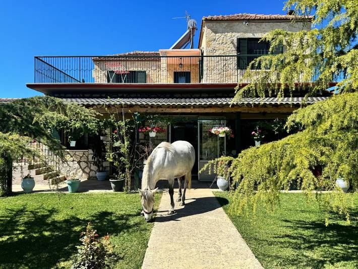 Location de vacances pour 8 personnes, avec jardin et vue, animaux acceptés à Arta