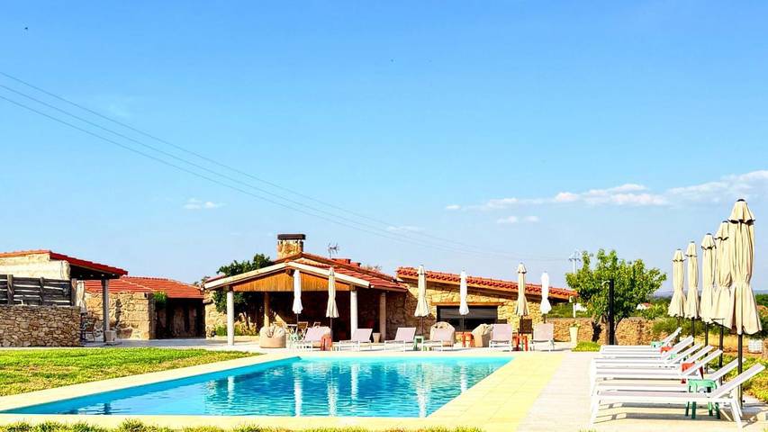 Location de vacances pour 2 personnes, avec piscine et jardin dans Marialva