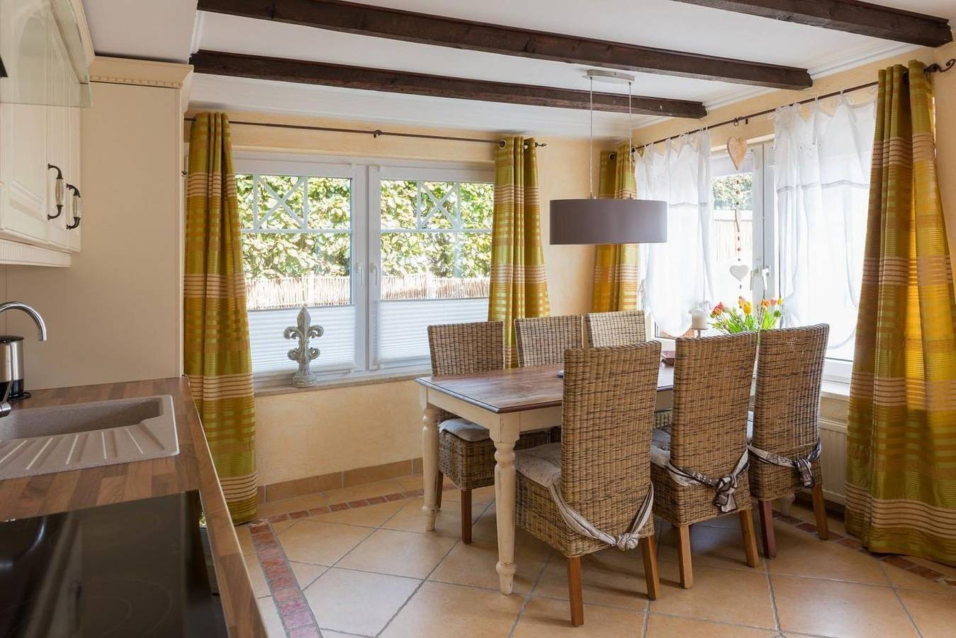 Ganze Wohnung, Landhaus Fewo Stranddüne Hunde willkommen 2 Bäder 2 Terrassen 50m zum Strand in Scharbeutz, Ostholstein
