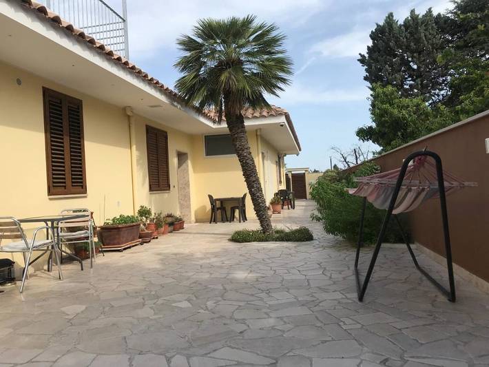 Casa vacanza per 4 persone, con Terrazza e Giardino nonché Piscina e Panorama a Modugno