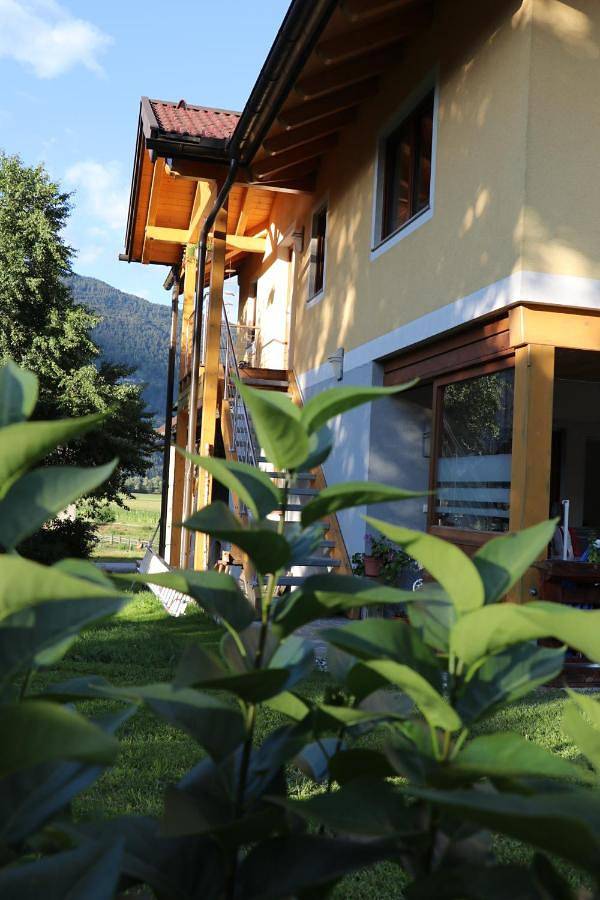 Ferienwohnung für 4 Personen, mit Balkon und Terrasse sowie Garten und Ausblick