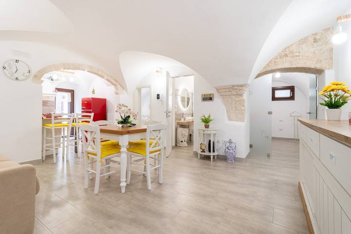 Appartamento intero, Appartamento 'Il Giardino' con terrazza privata, giardino privato e Wi-Fi in Cisternino, Salento