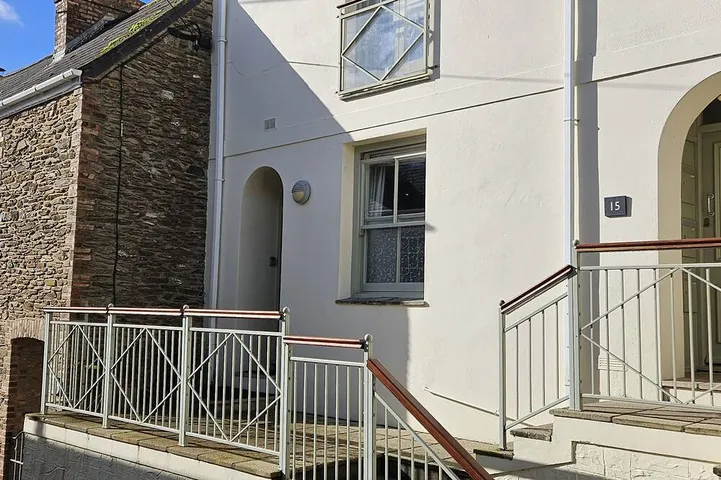 No 1 - an apartment that sleeps 2 guests in 1 bedroom in St Mawes, Cornwall