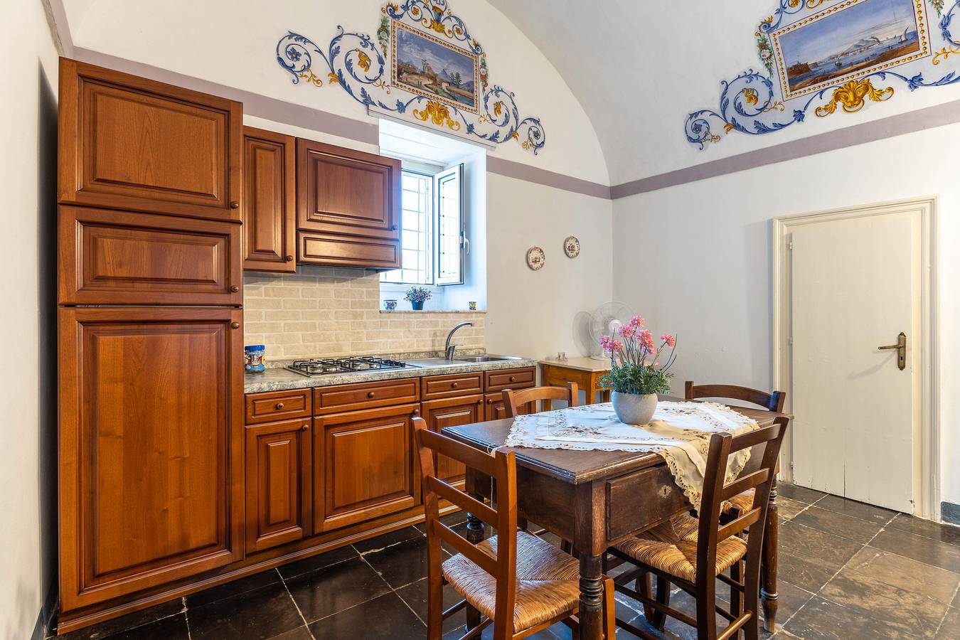 Apartamento entero, Apartamento 'Aguglie - Suite Bouganville' con piscina compartida, Wi-Fi y aire acondicionado in Módica, Provincia de Ragusa