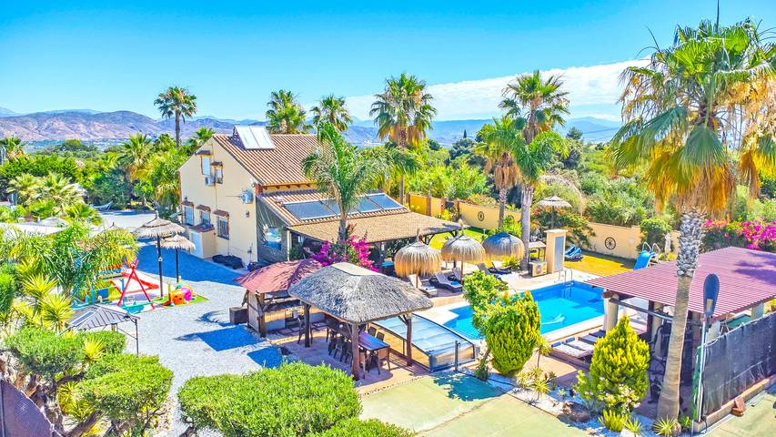 Villa für 20 Personen, mit Garten und Pool sowie Whirlpool, mit Haustier - 1