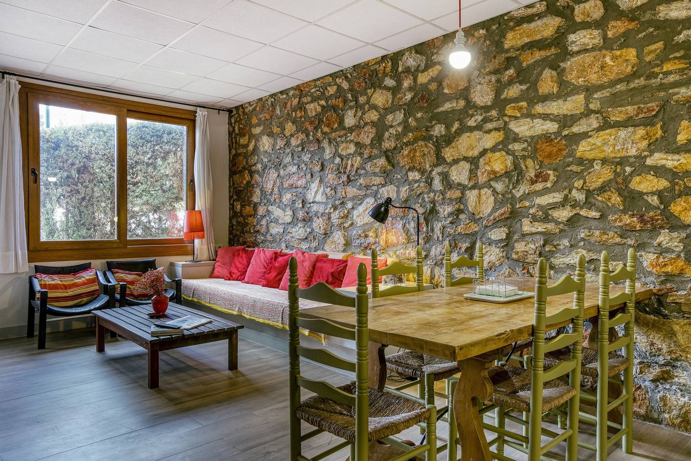 Appartement entier, Appartement 'Bajo 3' avec terrasse privée, balcon et Wi-Fi in Begur, Costa Brava