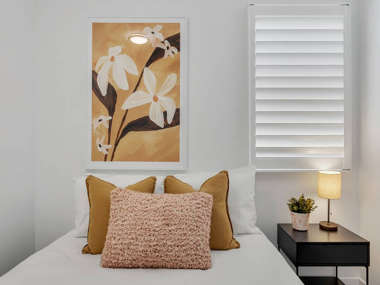 Entire apartment, 3-Bed Haven with Balcony and Bbq, 5-Min to Beach in Coolum Beach, Sunshine Coast