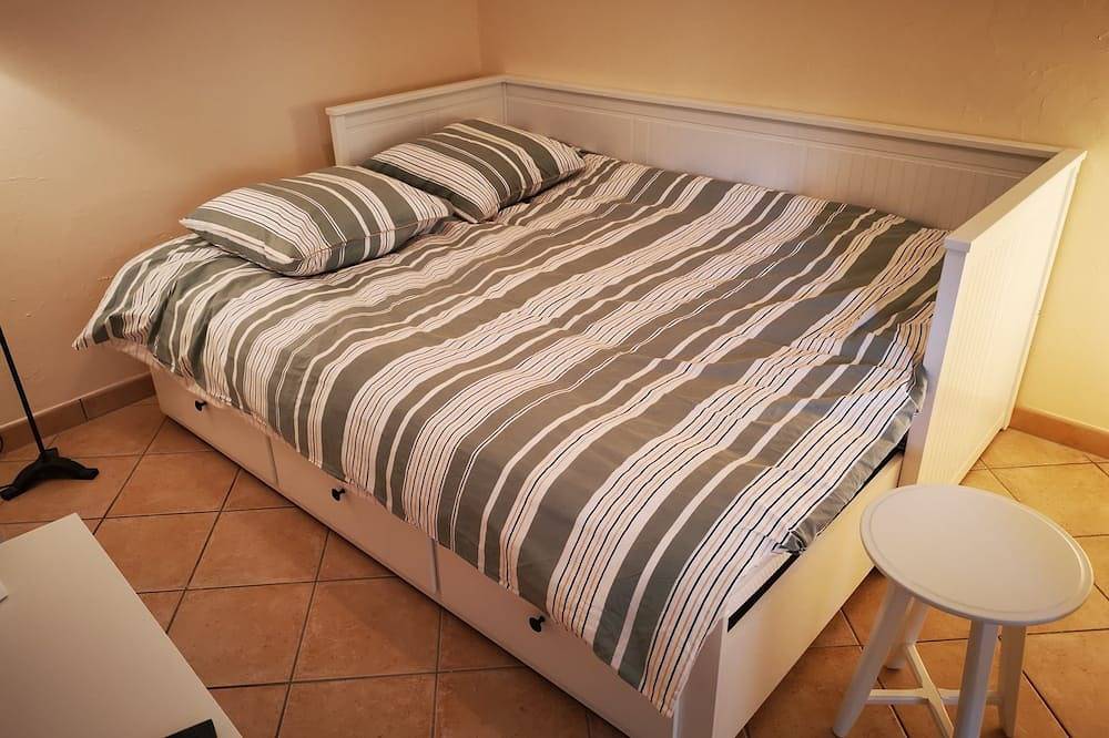 Appartement entier, Above the vineyards on the forest slope: cozy apartment with a dream view in Laroque-des-Albères, Côte méditerranéenne (France)