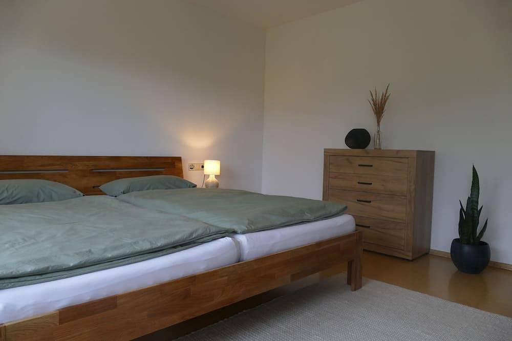 Ganze Wohnung, Helle und großzügige Ferienwohnung (70 qm) für 2-4 Personen im Nordschwarzwald in Waldachtal, Mittlerer Schwarzwald