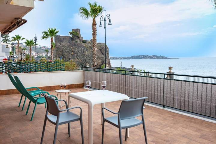 Appartamento per 6 persone, con terrazza e panorama a Aci Castello (Borgo)