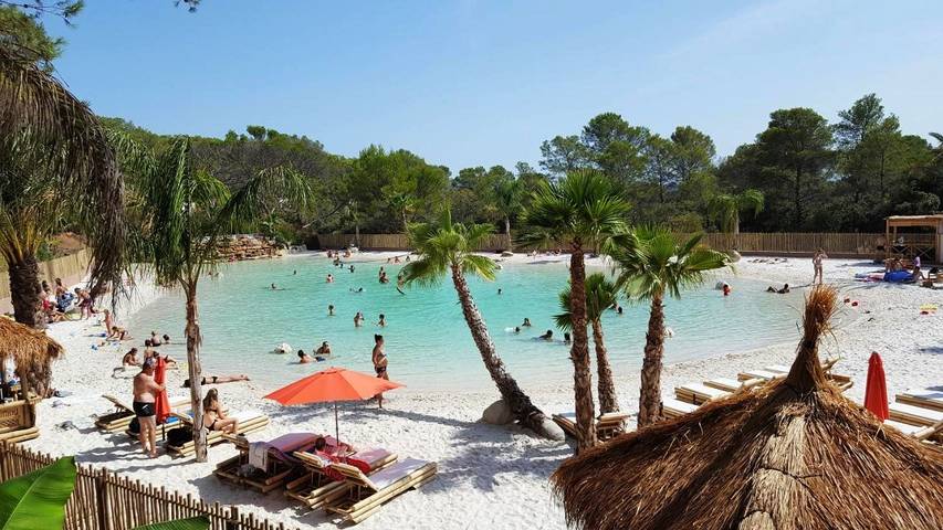 Camping voor 6 personen, with Terras and Whirlpool as well as Tuin and Kinderzwembad in Frejus