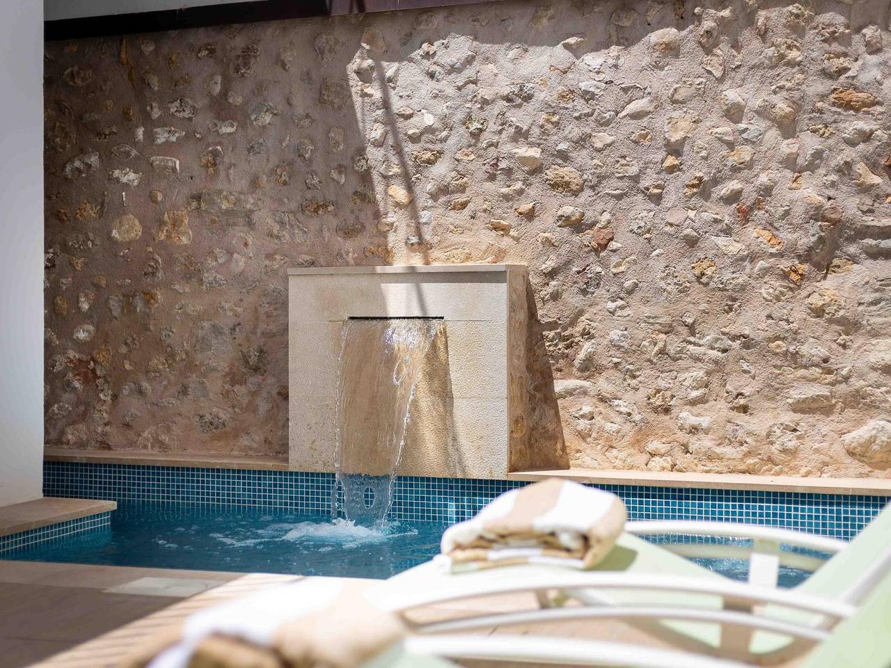Schönes renoviertes Stadthaus mit Pool und Spa in Campanet in Campanet, Mallorca Inselmitte