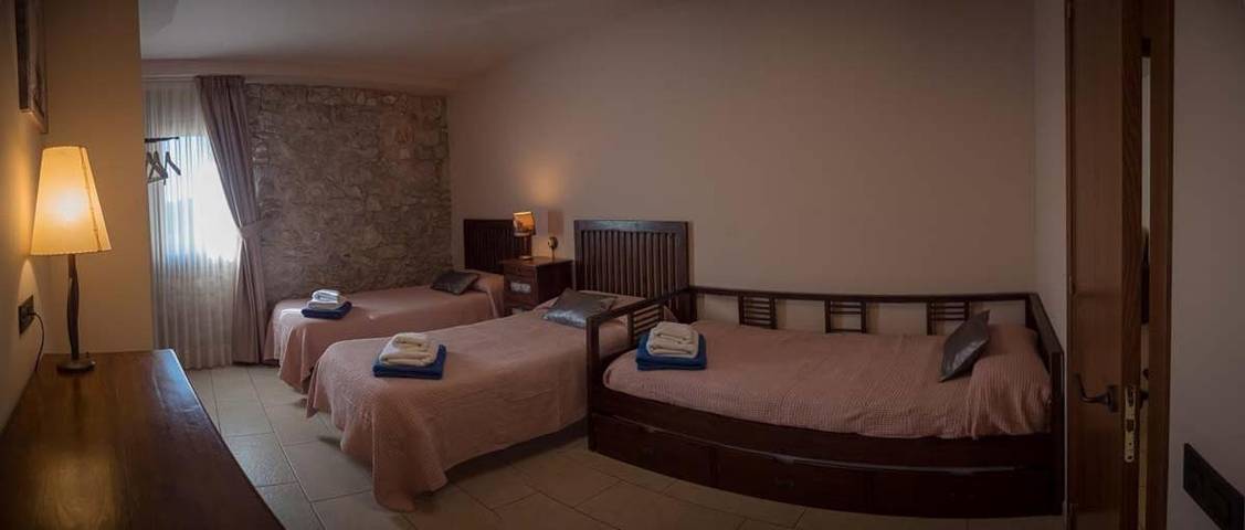 Casa rural para 6 personas, con Balcón y Terraza además de Jardín y Piscina en Vilada - 3