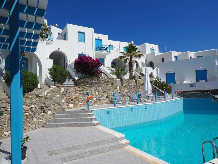 Location de vacances pour 2 personnes, avec Balcon et Terrasse ainsi que Jardin et Piscine dans Píso Livádi - 3