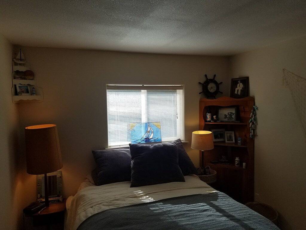 Easy 5-minute walk to Heceta Beach! Clean family-sized house with a huge deck. in Heceta Beach, Lane County