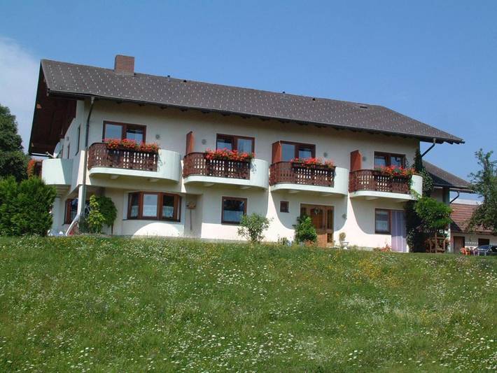 BnB für 2 Personen, mit Balkon und Whirlpool sowie Garten und Sauna in Schiefling am See
