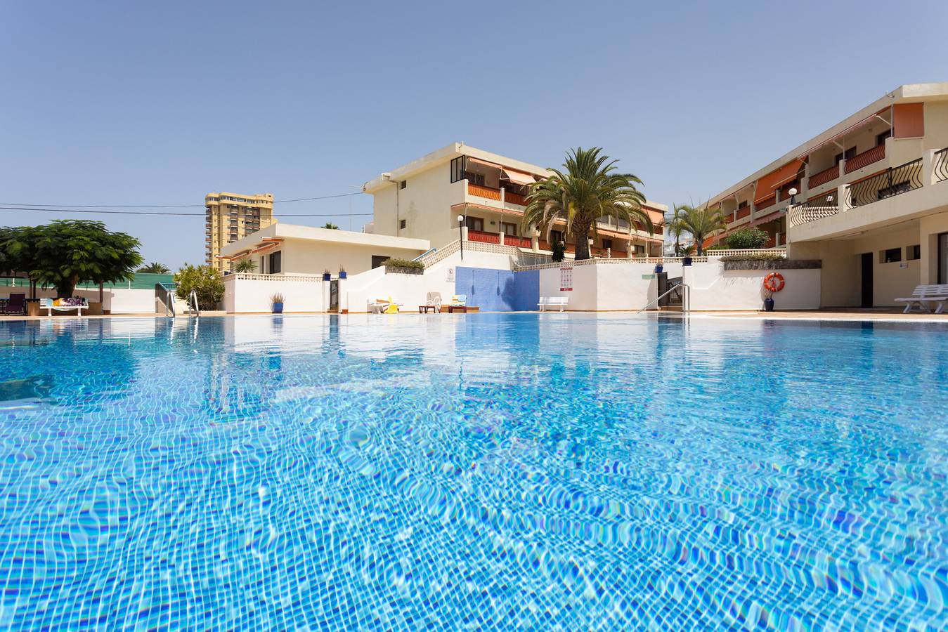 Geheel appartement, Close to Playa las Vistas with pool and parking in Playa de las Américas, Arona