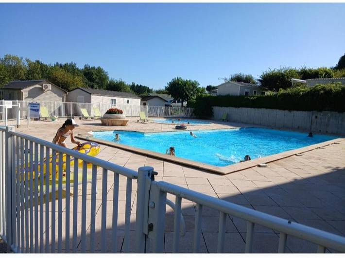 Location de vacances pour 6 personnes, avec terrasse ainsi que piscine et jardin à Novalaise - 3