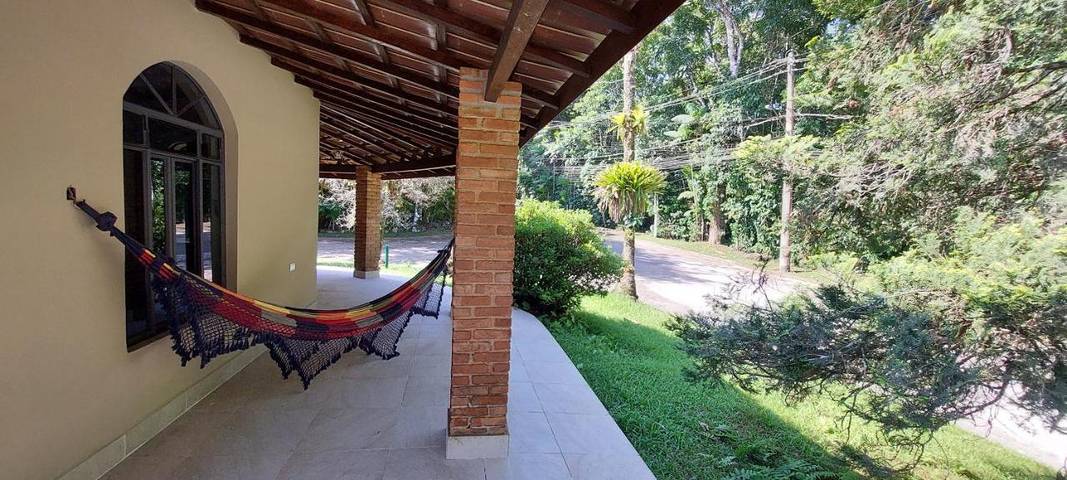 Casas e apartamentos de temporada para 8 pessoas, com vista e jardim e ainda piscina and piscina infantil, com animais de estimação em Massaguaçu