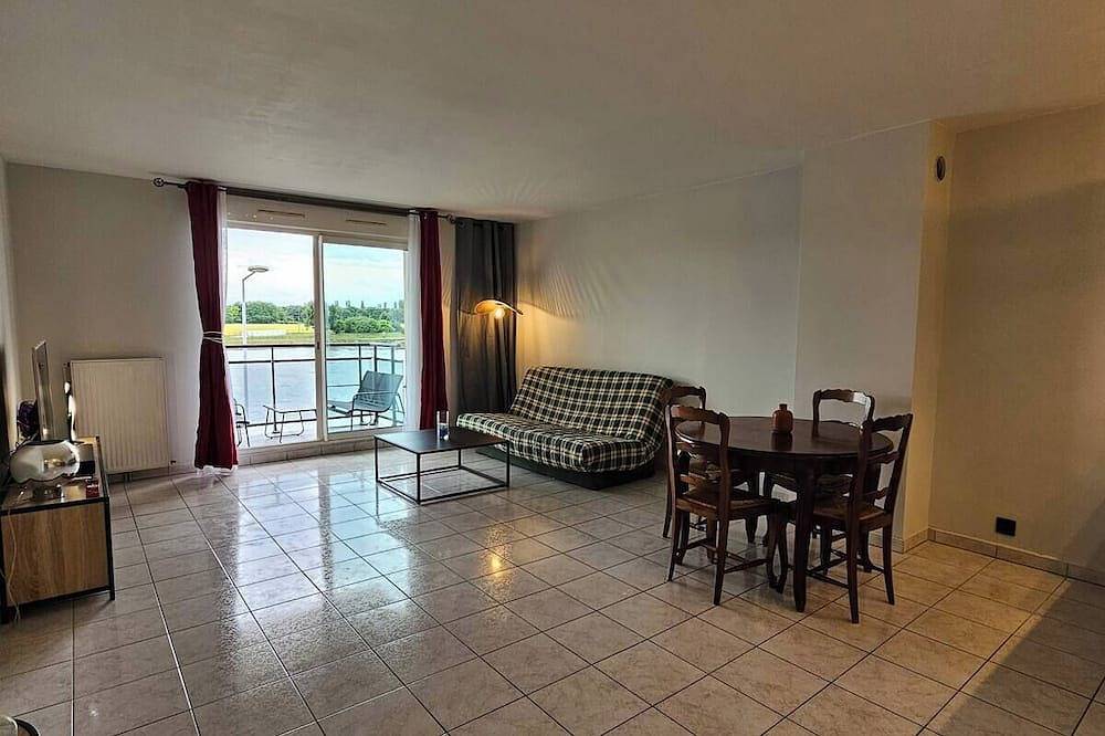 Apartamento entero, Spacious apartment. Overlooking the Seine, close to transport links. in Ablon-sur-Seine, Valle del Marne