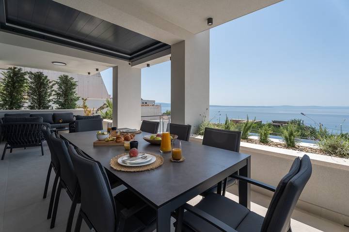 Stilvolles Anwesen mit beheiztem 32 m2 großem Privatpool, 5 Schlafzimmern, 5 Badezimmern, 1 km vom Strand entfernt in Podstrana, Split-Dalmatien
