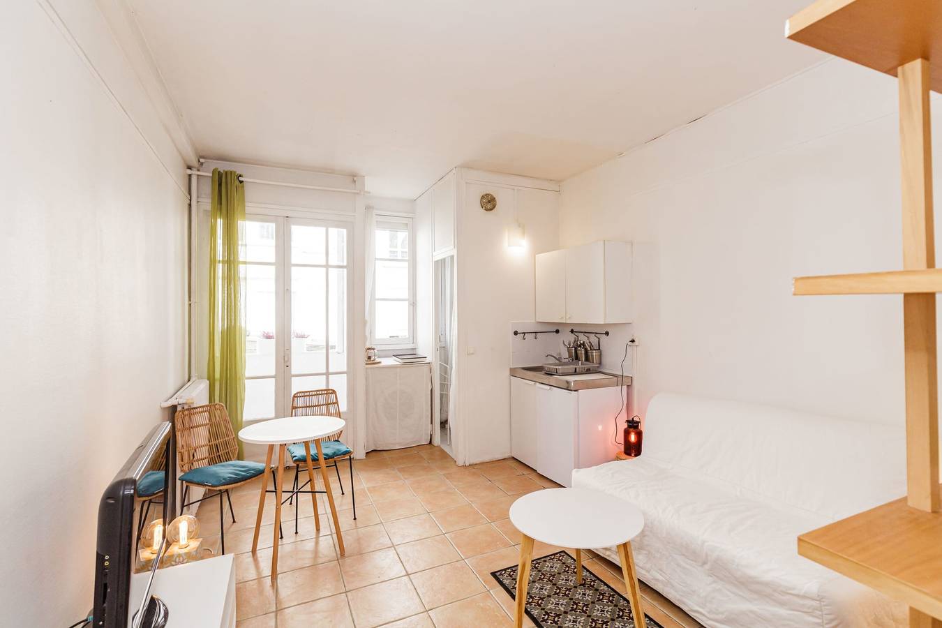 Estudio entero, A bright studio near Paris in Vincennes, Valle del Marne
