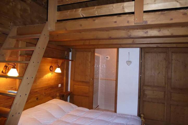 Entire apartment, Alpine apartment with south balcony, near Courchevel in Bozel, Massif de la Vanoise