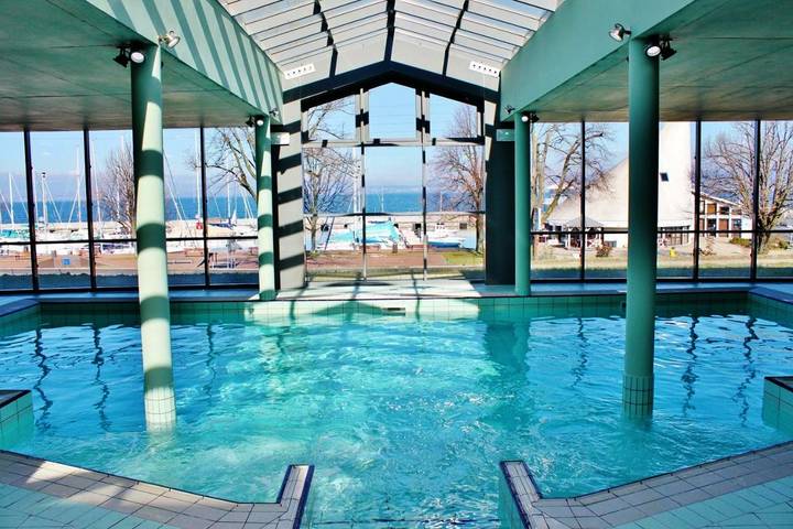 Parc de vacances pour 2 personnes, avec Balcon et Terrasse ainsi que Jardin et Piscine en Haute-Savoie