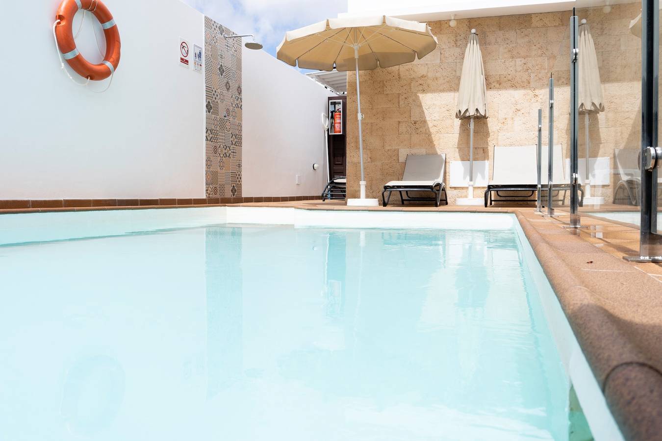 Schöne Villa Eris mit Wlan, Garten, Terrasse & Pool in Puerto del Carmen, Tías