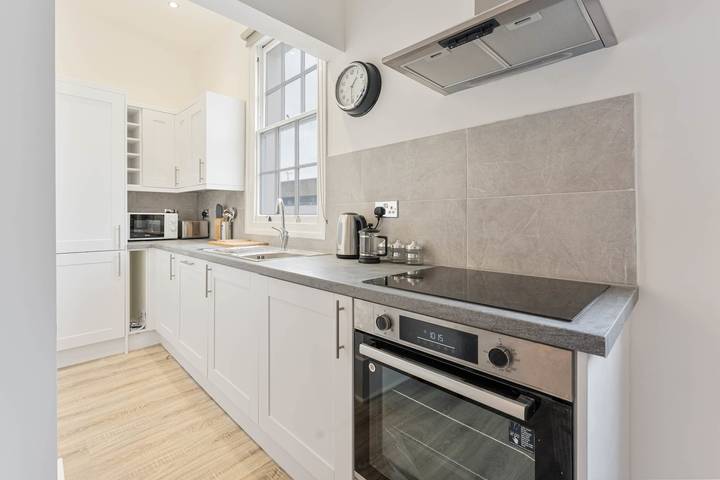 Ganze Wohnung, Central Cheltenham Bright 2Bed Apartment w Balcony in Cheltenham, Gloucestershire