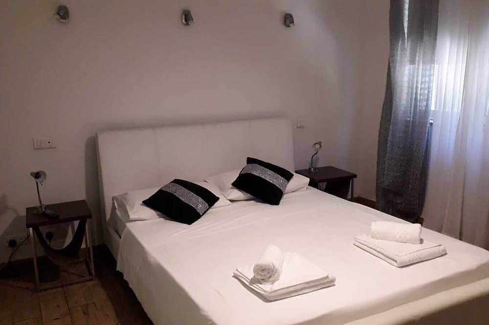 Geheel appartement, Nachtleven maar rustige omgeving, moderne grote woning, uitzicht op de baai, tuin, bbq, parking in Paceville, San Giljan