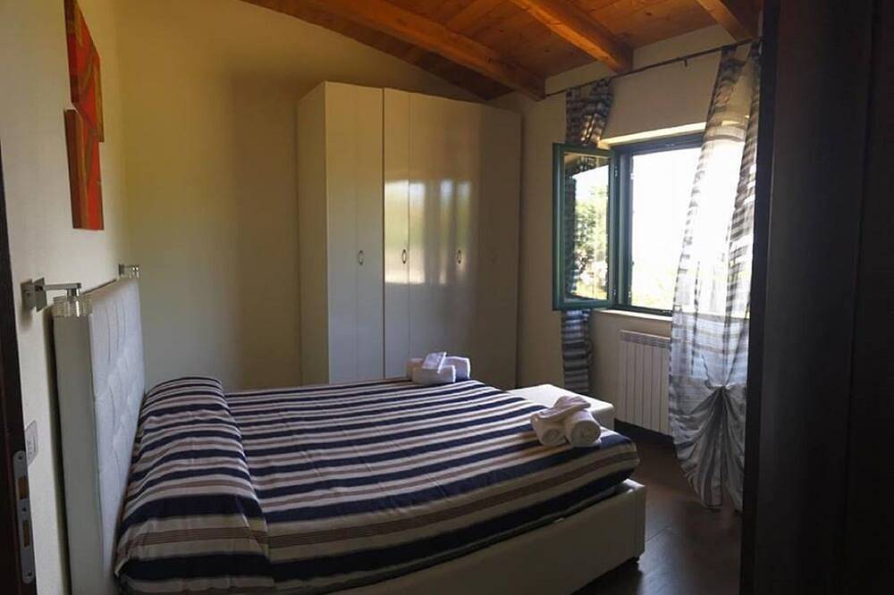 Ganze Wohnung, Parghelia: Haus mit Garten. in Spiaggia Vardanello, Parghelia