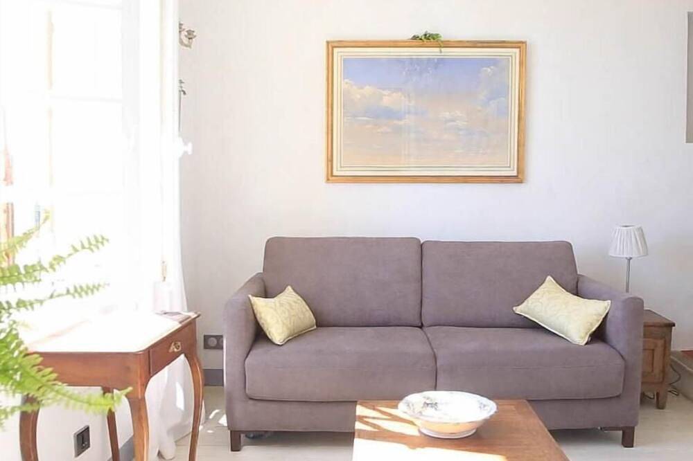 Suite Pamparigouste ground floor in Villeneuve-lès-Avignon, Nimes region