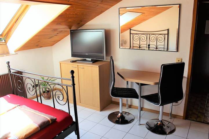 Ferienwohnung für 2 Personen, mit Terrasse und Garten in Allensbach - 2