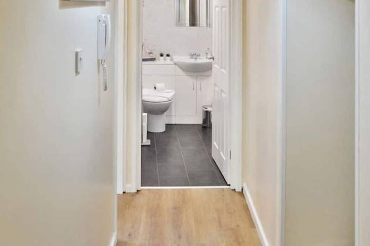 Entire apartment, Station 1 Bed Apartment – Stayseekers in Salisbury, Wiltshire
