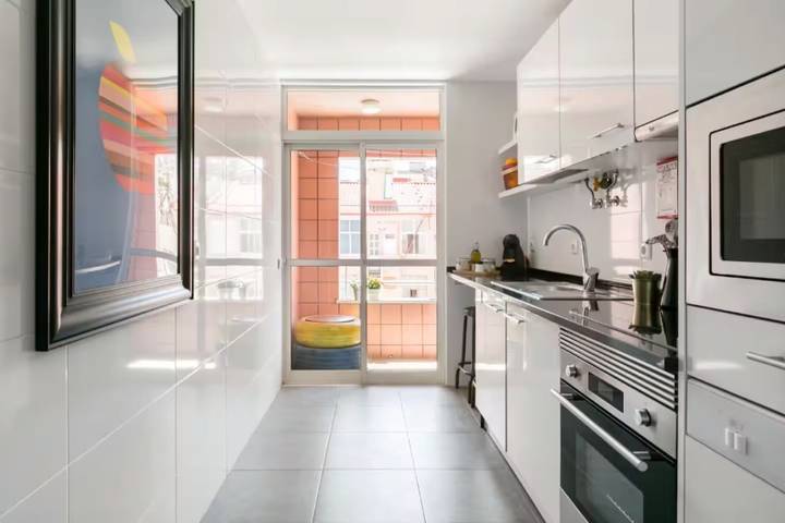 Entire apartment, Apartment 'Alfa Graça' with Balcony and Wi-Fi in Santa Engrácia, São Vicente (Lisbon)