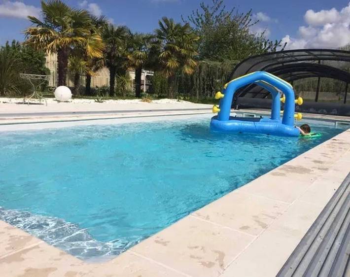 Location de vacances pour 4 personnes, avec terrasse et piscine à Saint-Martin-des-Entrées