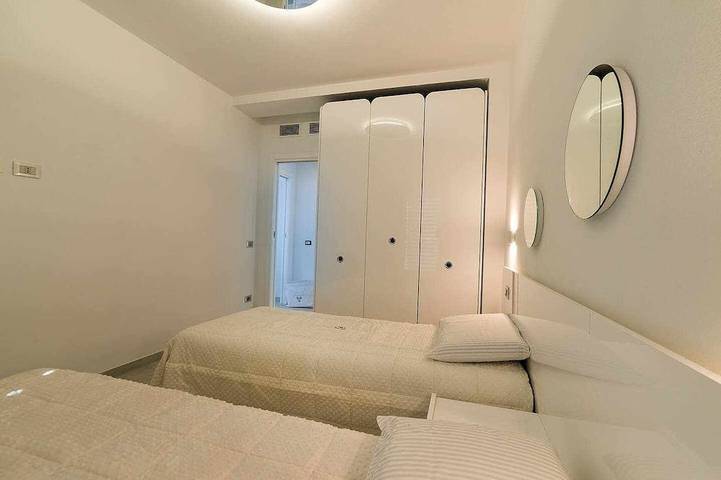 Entire apartment, Residence San Marco-moderno with pool, Wi-Fi in Lazise, Garda Mountains