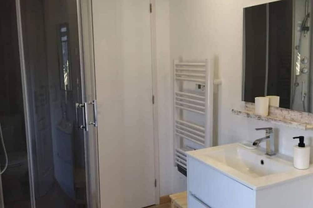 Renovated town house ideally located.  in Portrieux, Región de Guingamp