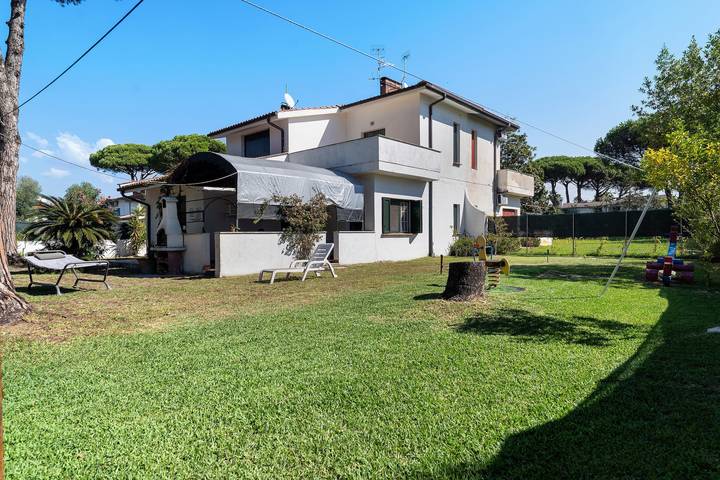 Casa vacanza per 10 persone, con Balcone e Giardino a Fondi