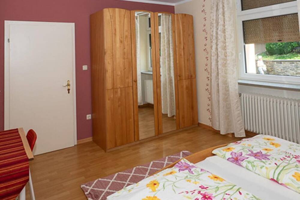 4-Bett-Ferienwohnung Tal - Ferienwohnung u. Pension Maria Schmitz in Monreal, Osteifel