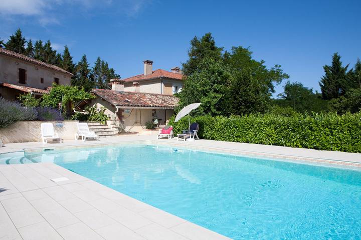 Gîte pour 3 personnes, avec Terrasse ainsi que Jardin et Piscine à Cadalen