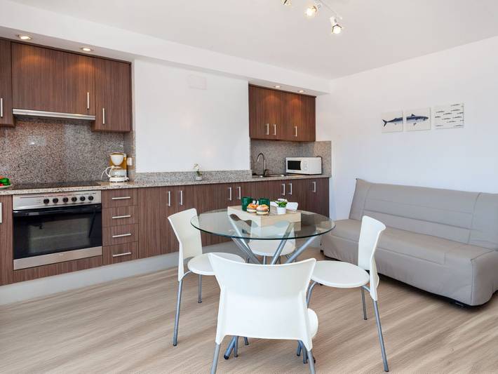 Entire apartment, Blue Ocean in Platja del Port (Llanca), Llanca