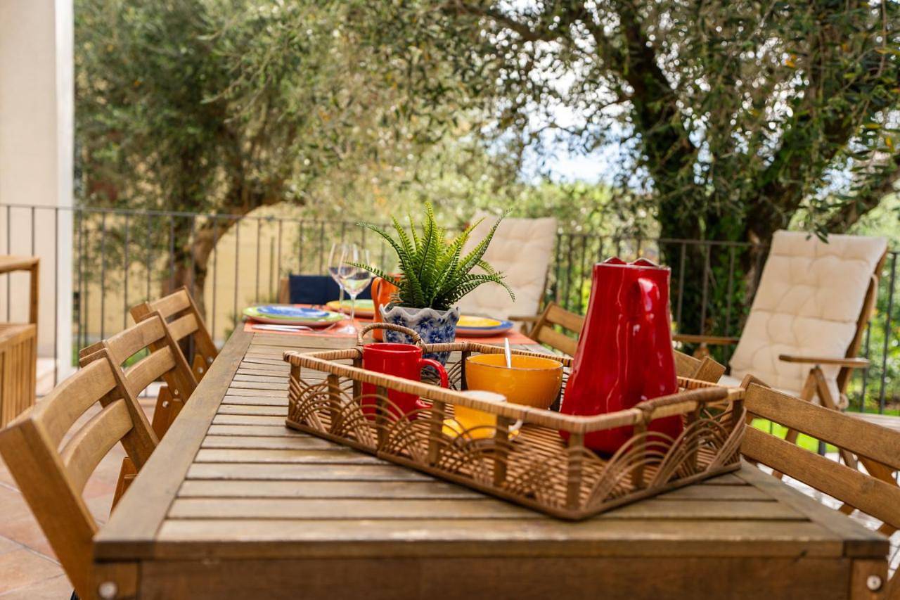 Villa Acqua Blu Gorgeous villa with ample garden in Maderno, Toscolano-Maderno