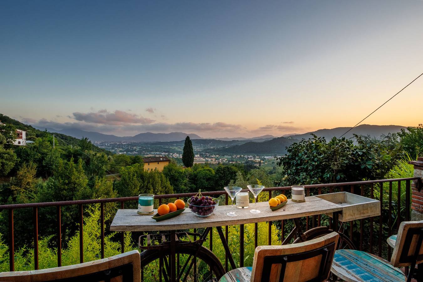 Villa for 12 Guests in Lucca, Lucca Province