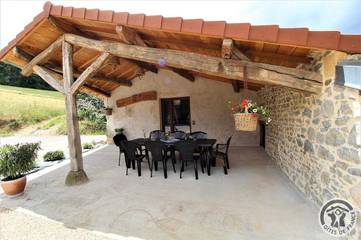 Gîte pour 6 personnes, avec terrasse dans Rhône