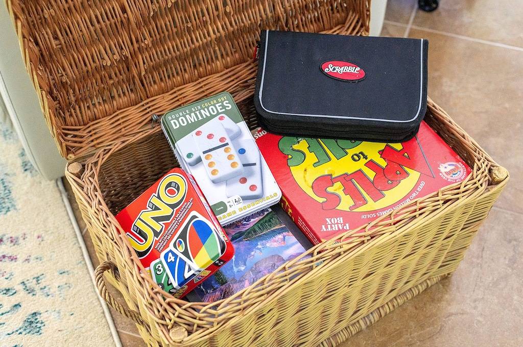 Fenced Yard ~ Cargo Lift ~ Fire Pit ~ 3-minute walk to beach! in Crystal Beach, Galveston County