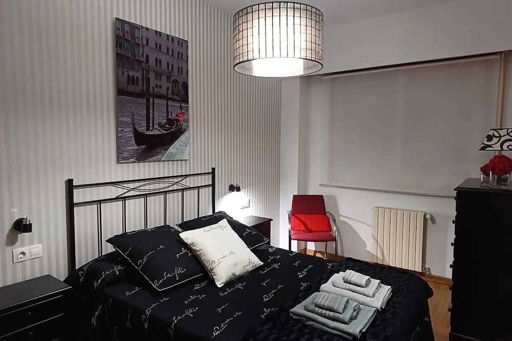 Entire apartment, Homerez - Charming Apt, Central Orense, parking incl. in Ourense, Ourense Region