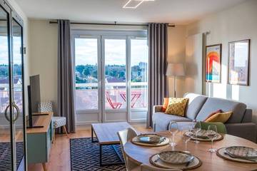 Gîte pour 4 personnes, avec jacuzzi et balcon à Bron