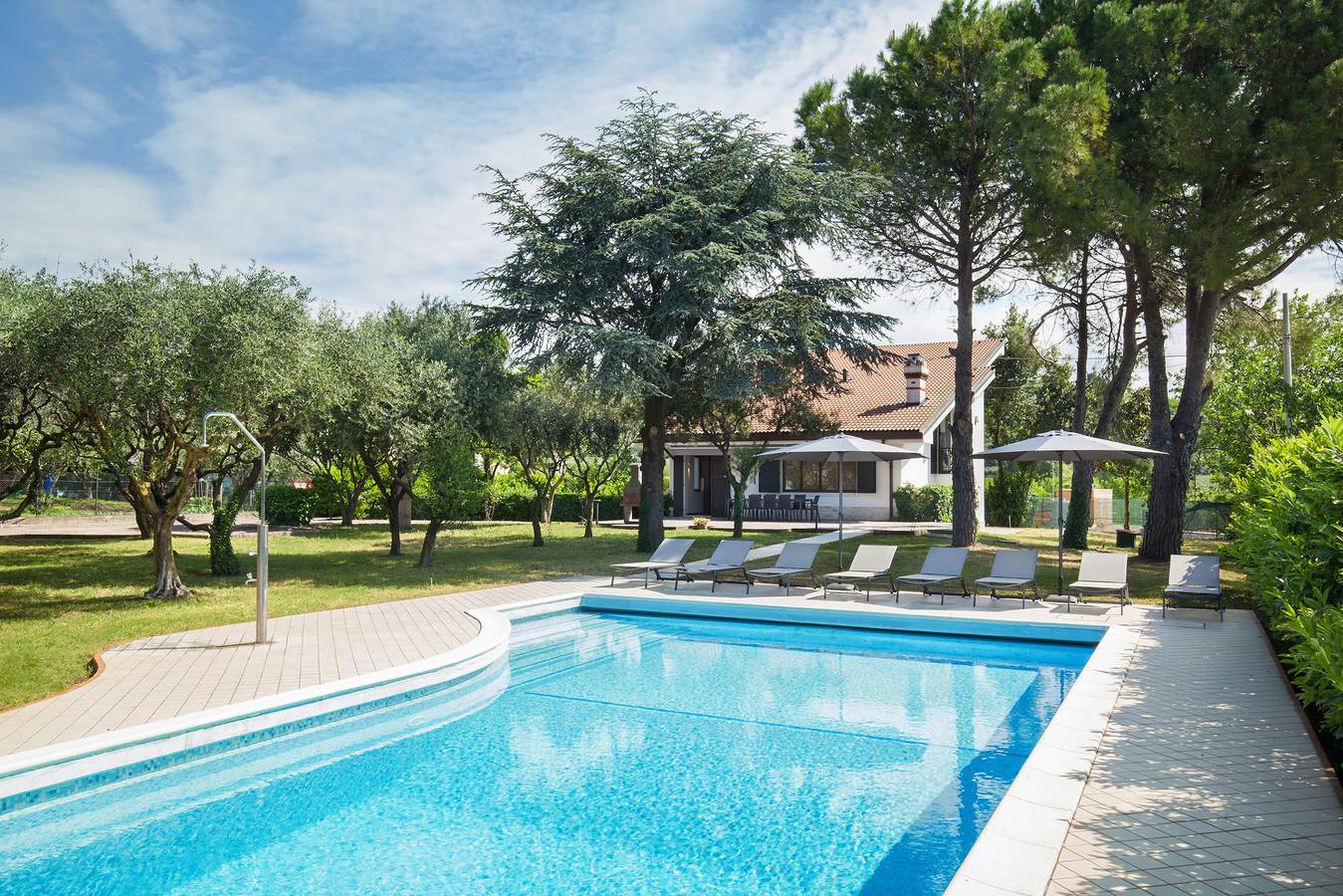 Villa Delle Coste With Pool in Lazise, Gardasee-Berge